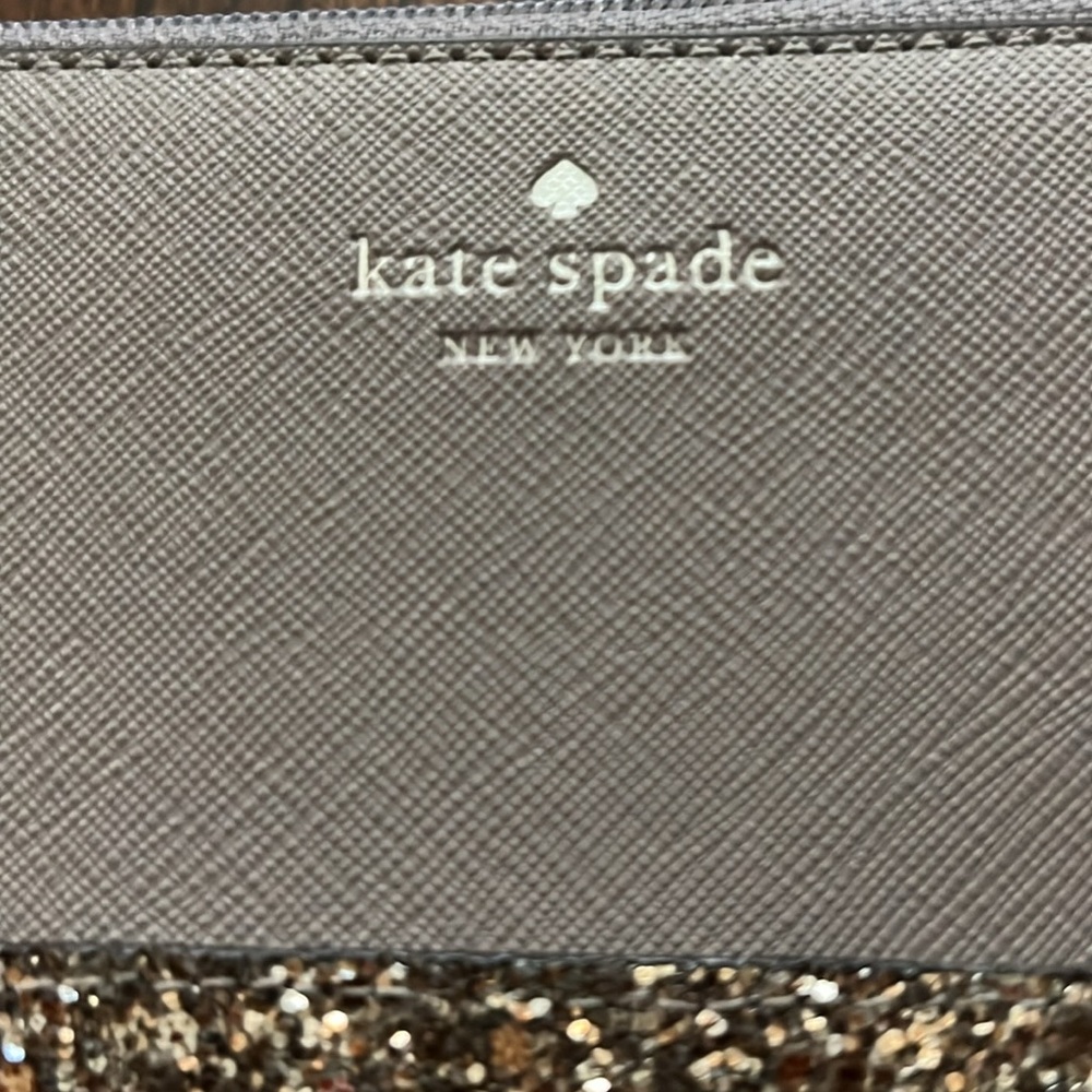 Kate Spade large wallet perfect condition still looks new selling matching bag - Picture 2 of 6